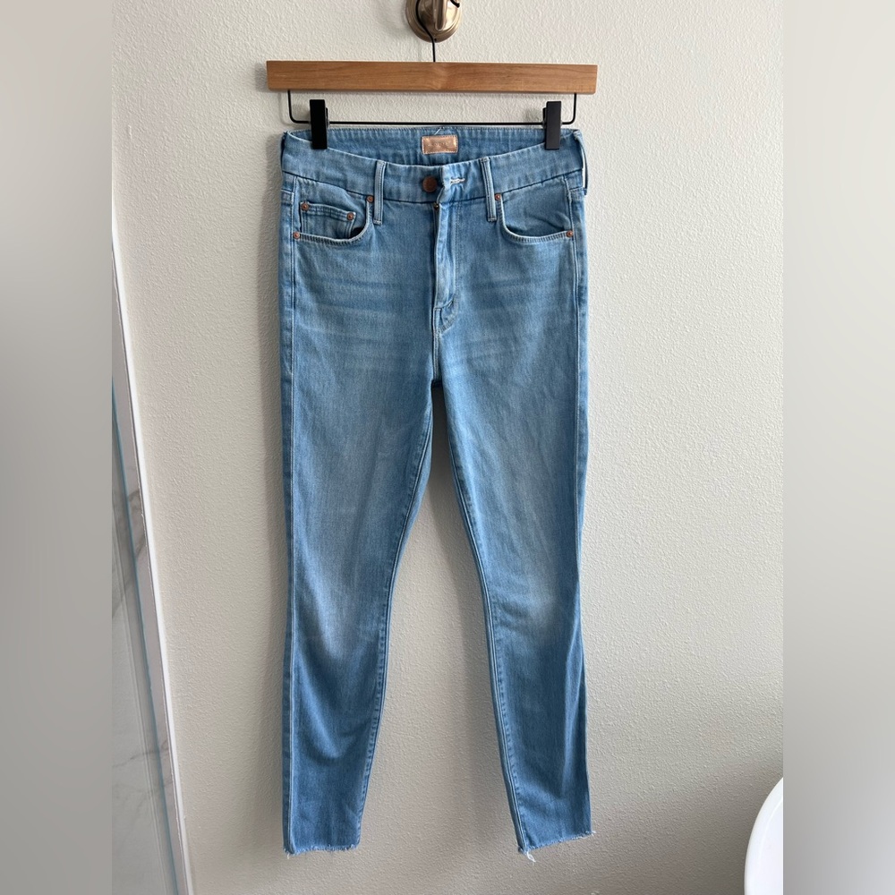 MOTHER denim “The Looker” ankle fray jeans in “Hold My Hand” color. Size 25